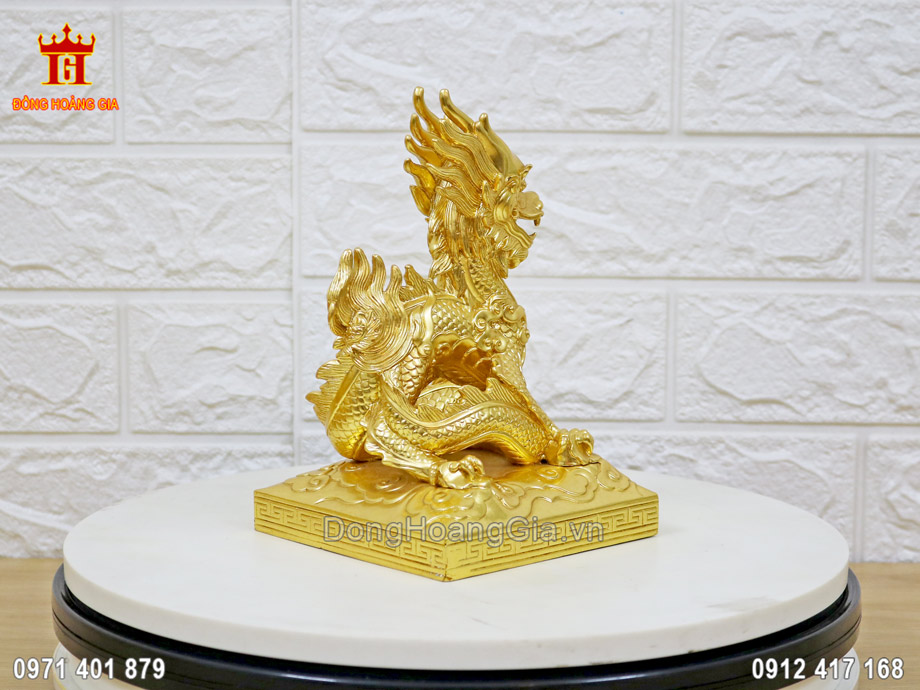 Pho tượng rồng được dát vàng 24k mang đến sự sang trọng và đẳng cấp